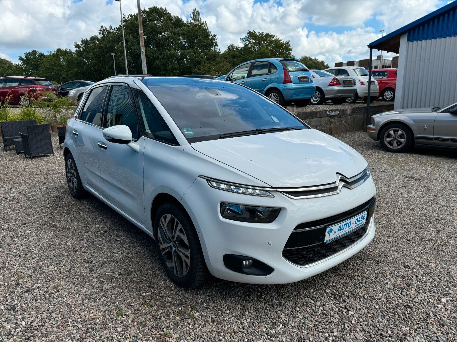 Fahrzeugabbildung Citroën C4 Picasso**Selection**Navi**BSA**Pano**Kamera**