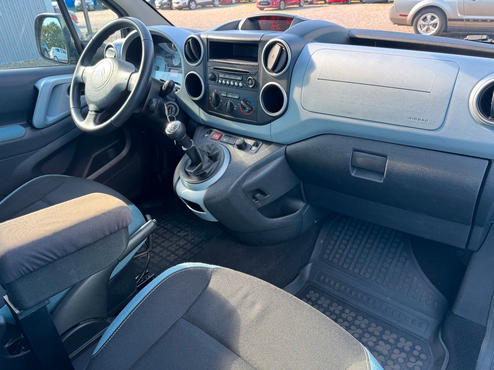 Fahrzeugabbildung Citroën Berlingo Kombi**Selection**Klima**Tempomat**