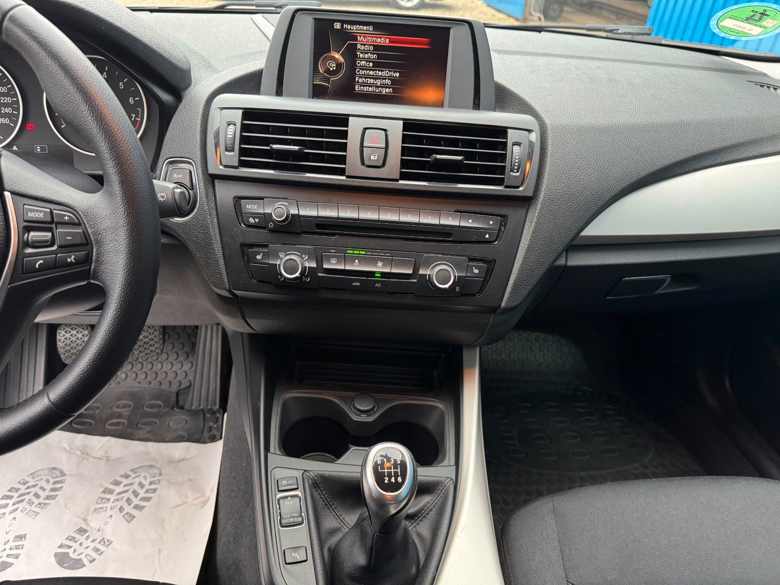 Fahrzeugabbildung BMW 116i Lim. 3-trg.**Klima**SHZ**PDC**Bluetooth**