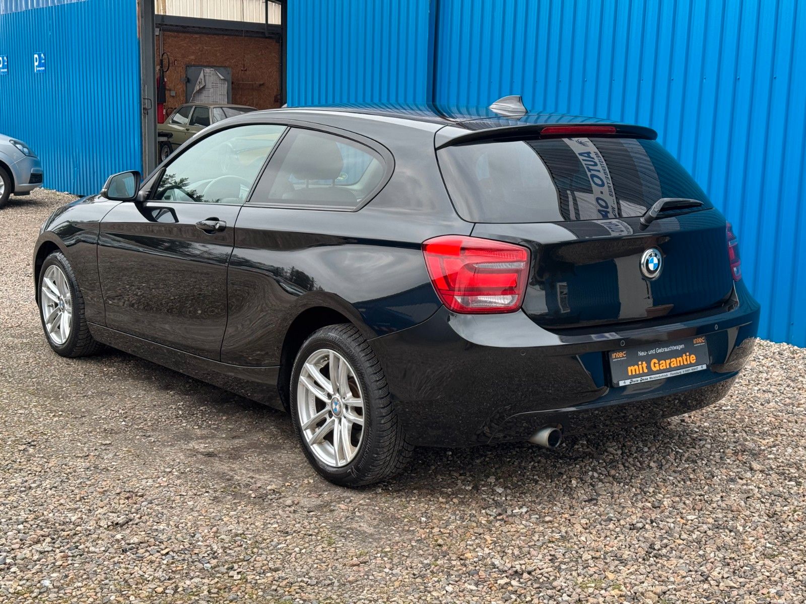 Fahrzeugabbildung BMW 116i Lim. 3-trg.**Klima**SHZ**PDC**Bluetooth**