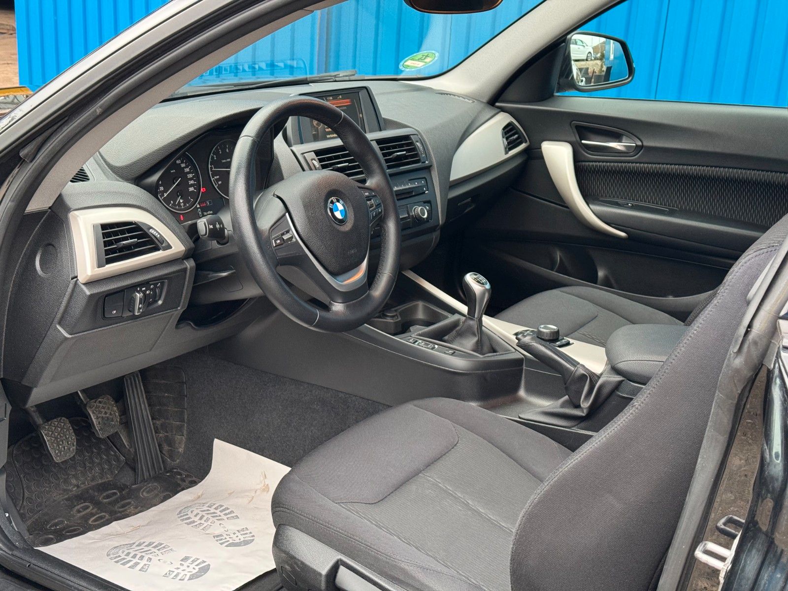 Fahrzeugabbildung BMW 116i Lim. 3-trg.**Klima**SHZ**PDC**Bluetooth**